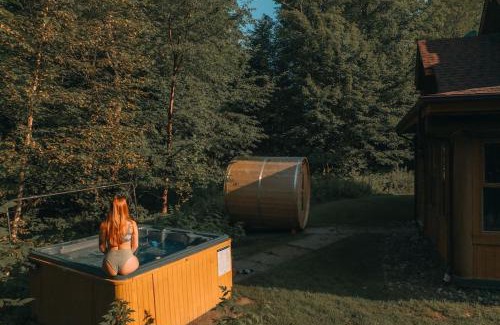 Fiddler Lake Resort Ski Chalet | Private Hot Tub Sauna Indoor pool ski Monopoly