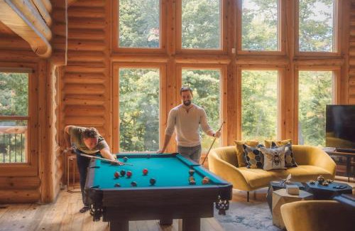 Fiddler Lake Resort Ski Chalet | Private Hot Tub Sauna Ski Indoor Pool Bee