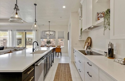 Hurricane House | Private HotTub, Right by Copper Rock Golf Course