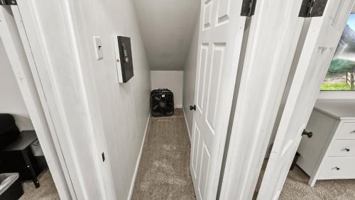 Caseyville House | Private House - Sleeps 8 - 13 Min to Downtown STL