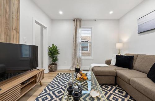Woodbine Heights Apartment | Private House with parking & steps to subway