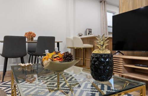 Woodbine Heights Apartment | Private House with parking & steps to subway