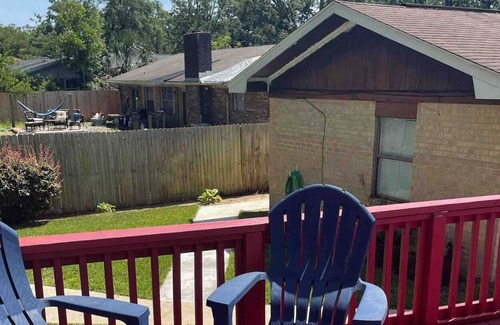 West Pensacola House | PRIVATE HUGE POOL/ 25 MINS TO BEACH/ SPACIOUS 4BED/3BATH KING BED
