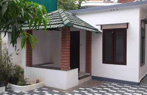 Thiruvananthapuram Ski Chalet | Private Independent villa, near tvm Musium, Palace