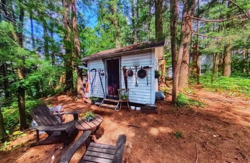 Brantingham House | Private Island, 5 Homes, 2 HotTub, Boat -Sleeps 17