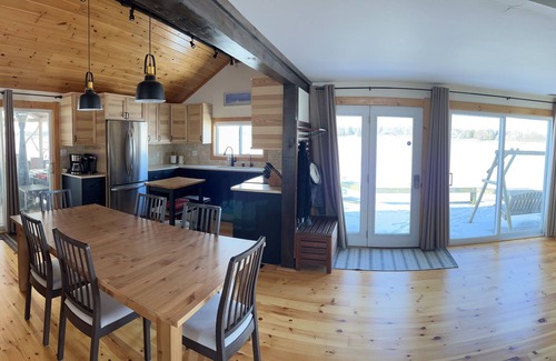 Puslinch Cottage | Private Island on Puslinch Lake