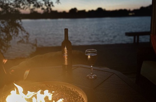 Puslinch Cottage | Private Island on Puslinch Lake
