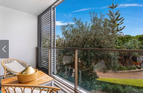 Paradise Point Apartment | Private Island Retreat near Theme Parks