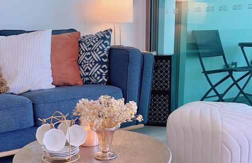 Paradise Point Apartment | Private Island Retreat near Theme Parks
