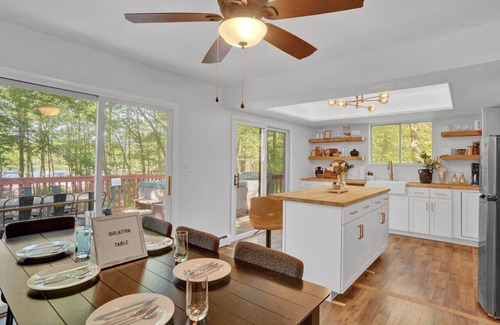 Locust Lake Village House | Private Jacuzzi, Firepit, Grill, Backyard entrance to East Lake, Tennis, Basketball, Soccer, Volleyball!