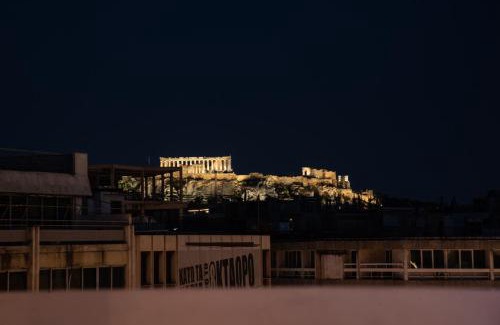 Metaxourgio Apartment | Private Jacuzzi & Acropolis View - The Suite