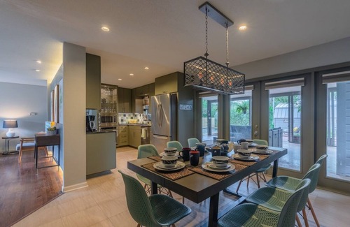 Shearer Hills - Ridgeview House | Private Jetted POOL, Firepit & BBQ in a Stunning House By Airport