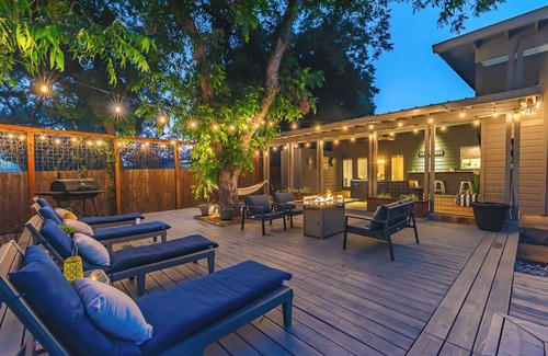 Shearer Hills - Ridgeview House | Private Jetted POOL, Firepit & BBQ in a Stunning House By Airport