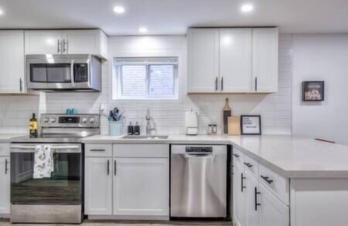 Whitby Apartment | Private | King Bed | Fireplace | Pets | Therma SPA | WiFi | No Steps inside