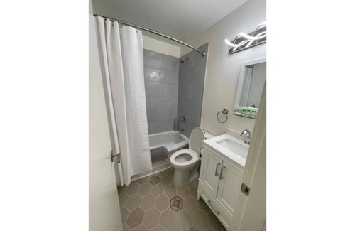 East Kootenay House | Private King Room in Relaxing Radium