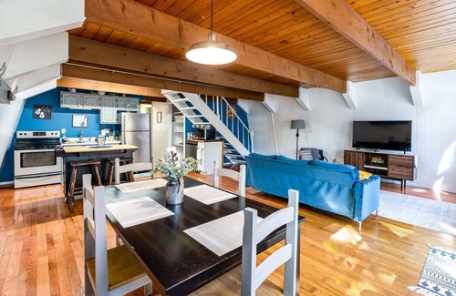Alpine Lake Cabin | Private Lake/Beach w Golf, Fire Pit, Deck & WiFi!
