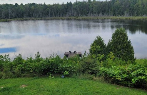 Arden Cottage | Private lake escape with nature, comfort, fun, and firepit nights.