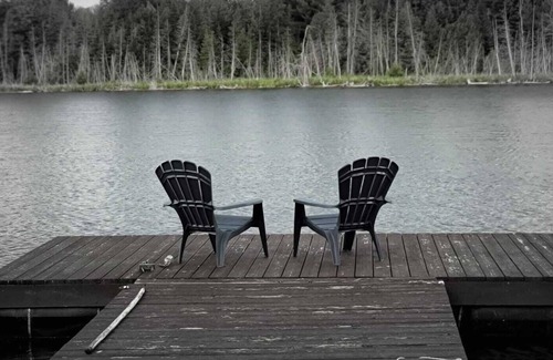 Arden Cottage | Private lake escape with nature, comfort, fun, and firepit nights.