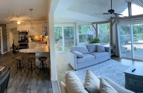 Crittenden House | Private lake house getaway between ark encounter and creation museum!