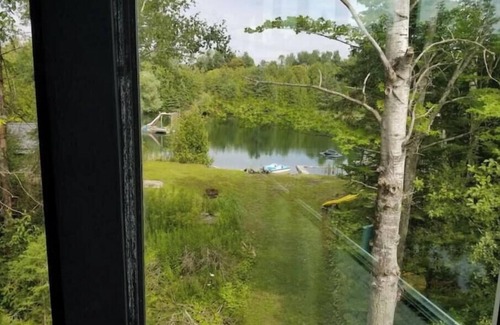 Uxbridge House | Private Lake with 180° views