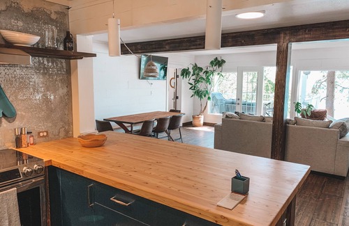 Okanagan-Similkameen House | Private Lakefront Beach House off Naramata Bench