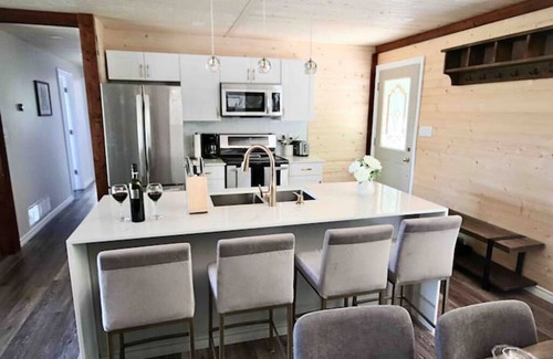 North Kawartha House | Private Lakefront Cottage on Chandos Lake