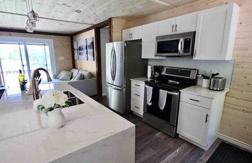 North Kawartha House | Private Lakefront Cottage on Chandos Lake