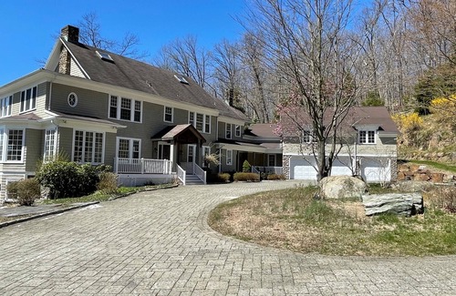 Kinnelon House | Private Lakeside 6 Bedroom Mansion with beautiful views (perfect wedding spot)