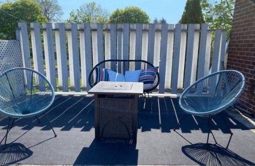 Cobourg Apartment | Private Lakeside Loft with Pationn