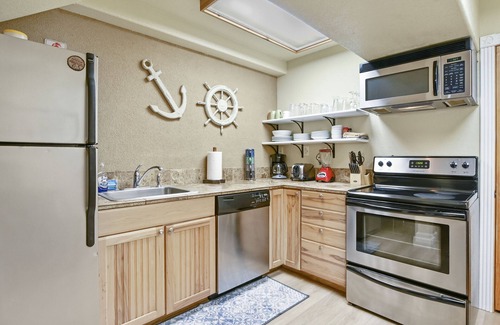 Canyon Lake House | Private Lakeview Resort/Sleeps up to 25/Pet Friendly