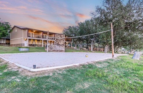 Canyon Lake House | Private Lakeview Resort/Sleeps up to 25/Pet Friendly