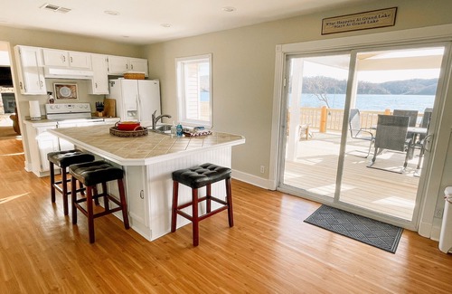 Fairland House | PRIVATE Large Lakefront Home 1/2 Mile of Shorelinen24 Acres Boat Ramp & Dock