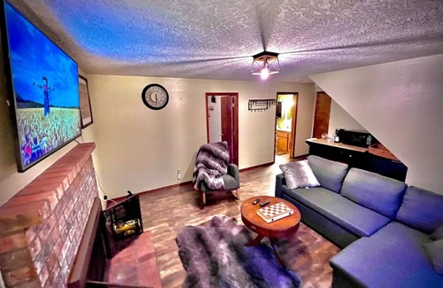Gresham Bed & Breakfast | Private level of the house withnSPA near PDX and famous waterfalls and mountain!