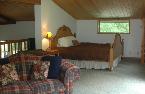 Missoula Cabin | Private lodge. Park like grounds. 15 minutes to downtown. Sleeps 6-12