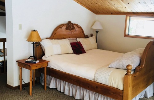 Missoula Cabin | Private lodge. Park like grounds. 15 minutes to downtown. Sleeps 6-12