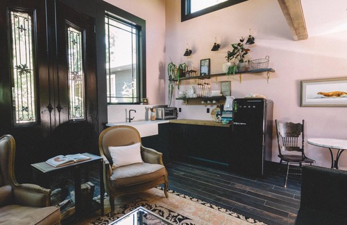 Sebastopol House | Private Lofted Downtown Studio