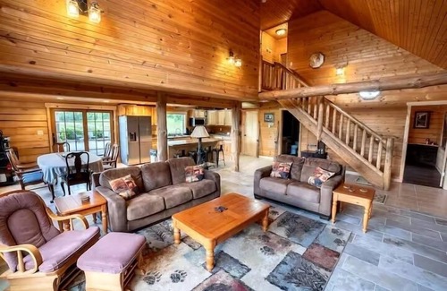 Mora Cabin | Private Log Home With Sauna and Hot Tub