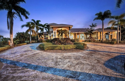 Green Meadow House | 🌴 Private Luxury Oasis in Southwest Ranches-Pool, Acreage & Peace 🌴