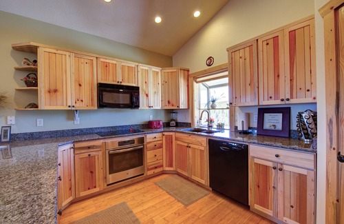 Mammoth Creek House | Private Luxurious Ridgetop Hideaway on 9 Acres! Between Bryce & Zion! AC
