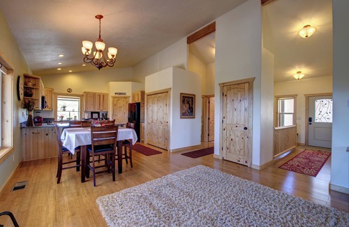 Mammoth Creek House | Private Luxurious Ridgetop Hideaway on 9 Acres! Between Bryce & Zion! AC