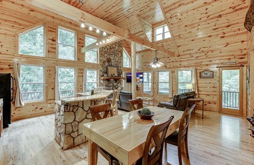 Cleveland House | Private Luxury Cabin w Pool Table and Firepit