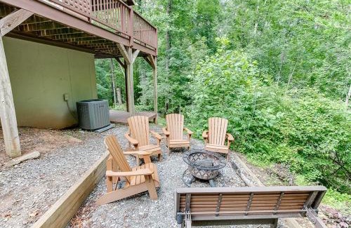Cleveland House | Private Luxury Cabin w Pool Table and Firepit