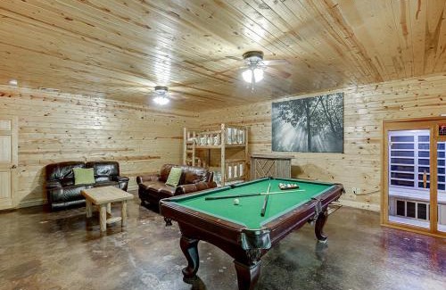 Cleveland House | Private Luxury Cabin w Pool Table and Firepit