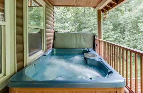 Cleveland House | Private Luxury Cabin w Pool Table and Firepit