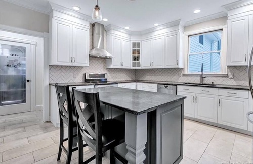 Easton House | Private Luxury Stay in Expansive Home & Property