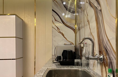 New Delhi Apartment | Private Luxury Suite Lake View