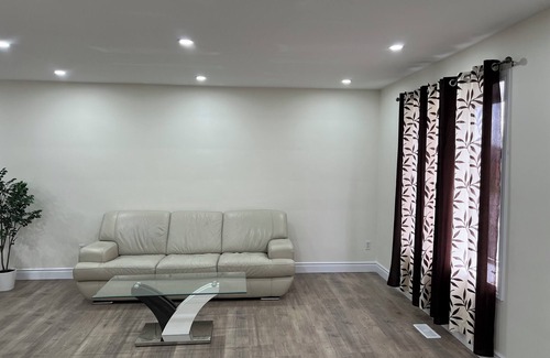 Central Elgin House | Private Main Floor Retreat in St. Thomas – Spacious & Ideal for a Relaxing Stay!