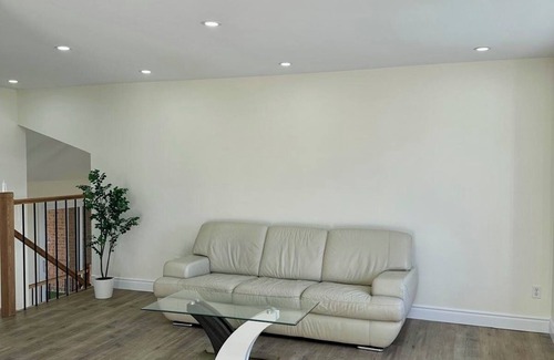 Central Elgin House | Private Main Floor Retreat in St. Thomas – Spacious & Ideal for a Relaxing Stay!