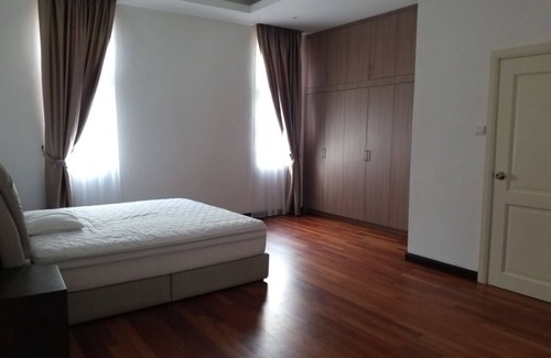Teluk Cempedak House | Private mansion near the king's palace