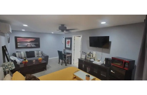 North Mountain House | Private Master Suite - IN-ROOM MASSAGE AVAILABLE! - PETS OK